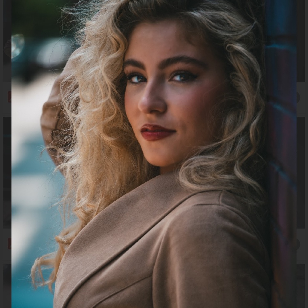 FASHION MODEL - Picture 3 of 4
